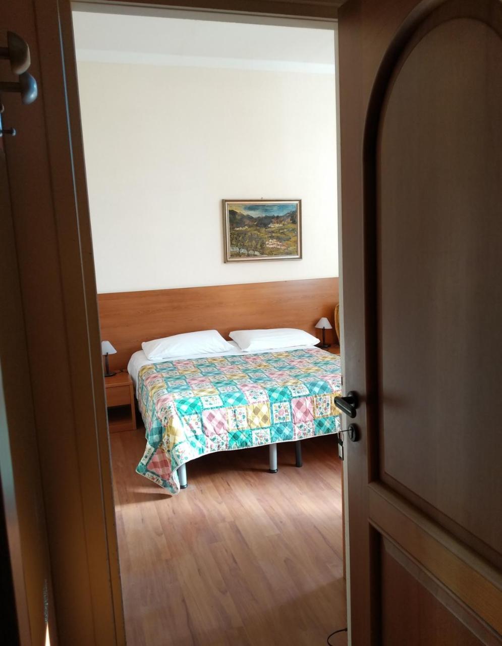 Hotel Lucciola บอร์ดิเกรา ภายนอก รูปภาพ