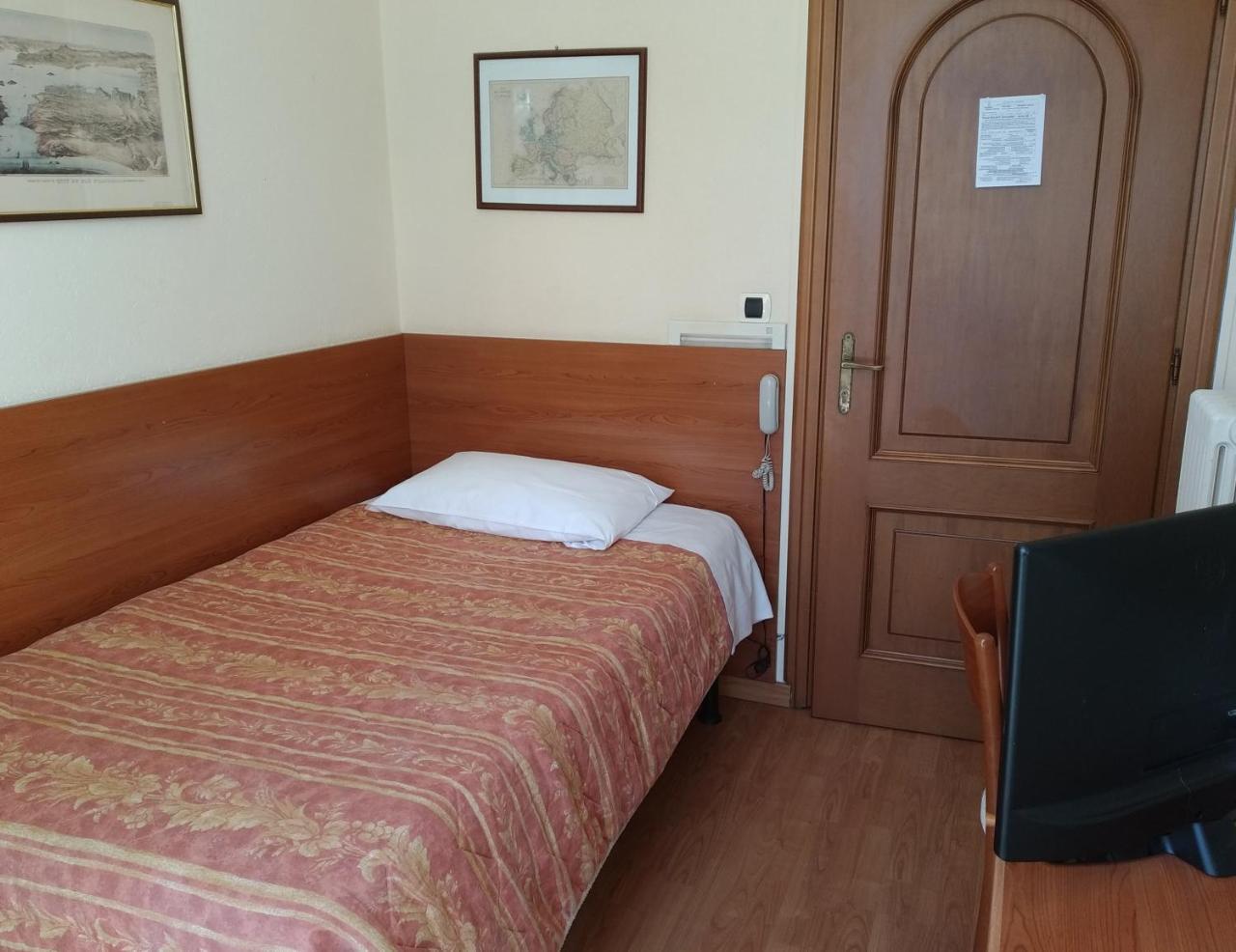 Hotel Lucciola บอร์ดิเกรา ภายนอก รูปภาพ