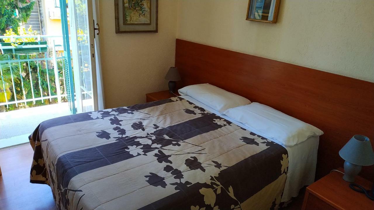 Hotel Lucciola บอร์ดิเกรา ภายนอก รูปภาพ
